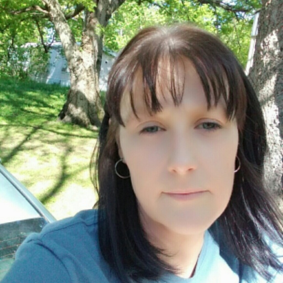 Meet your Posher, Jennifer - Picture 2 of 2